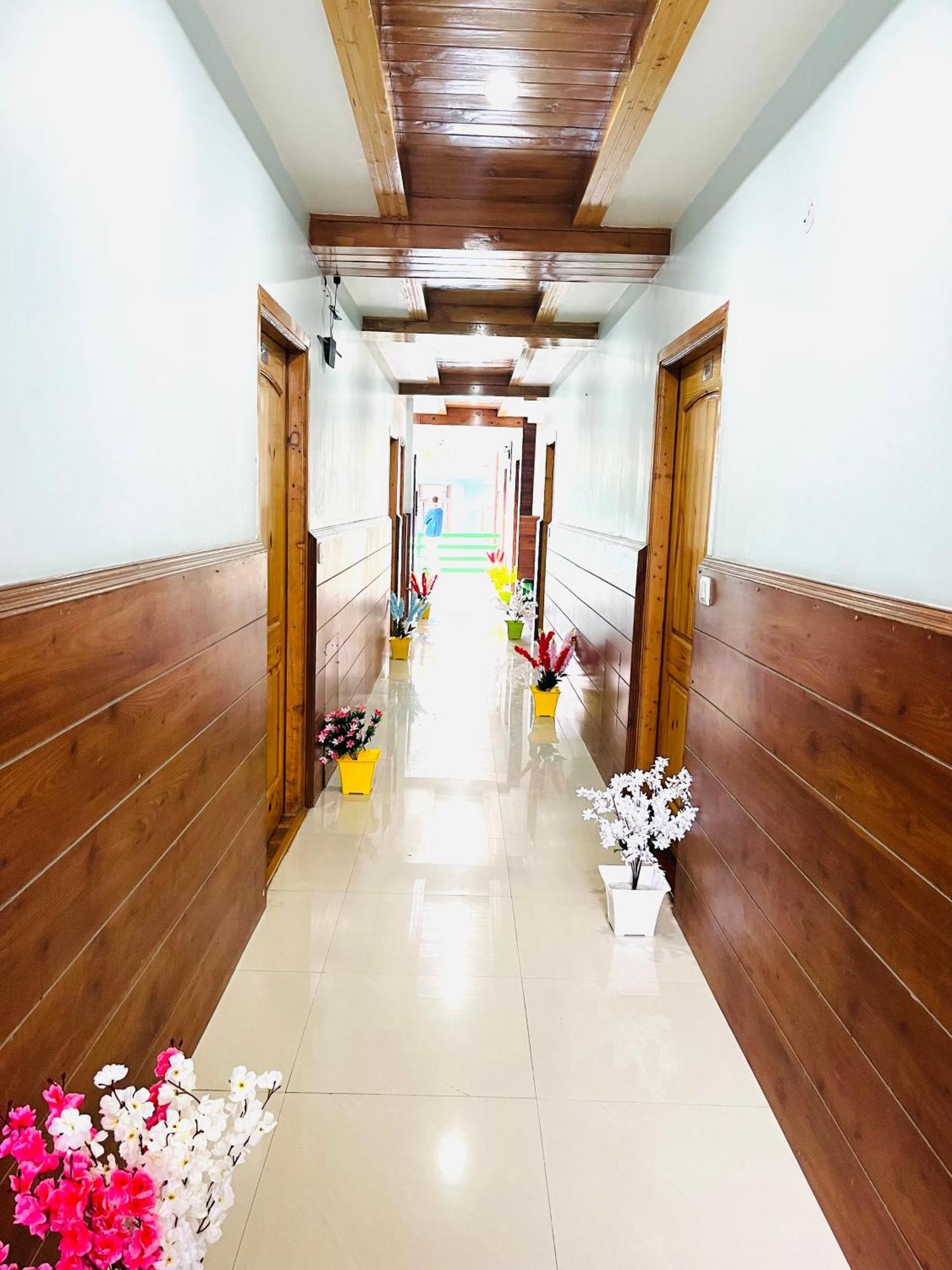 Tata Vista Resort Mall Road Manali - Centrally Heated & Air Cooled Extérieur photo