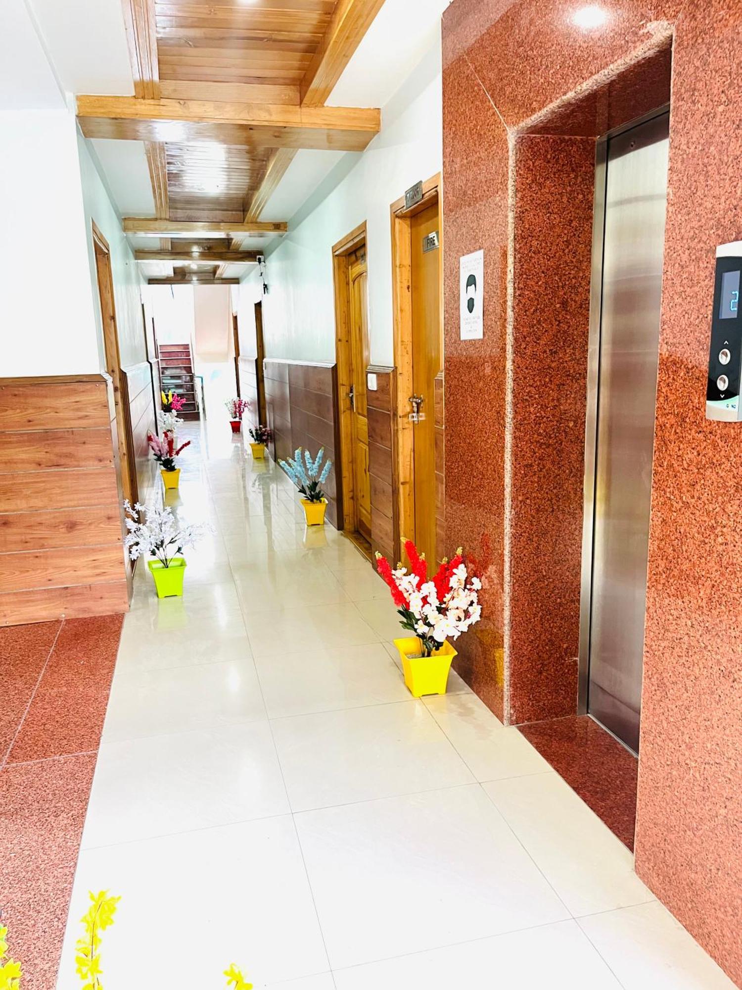 Tata Vista Resort Mall Road Manali - Centrally Heated & Air Cooled Extérieur photo
